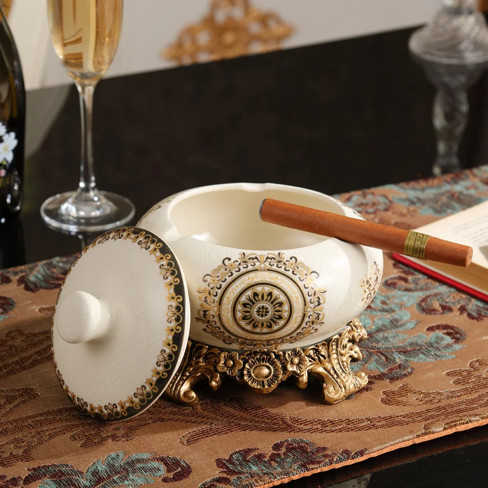 

European-Style Ceramic Ashtray Creative Home Decoration with Lid Fashion Ashtray