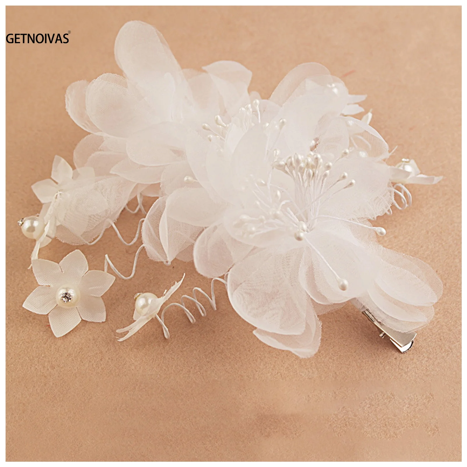 Женская заколка для волос ручной работы белая в цветочек