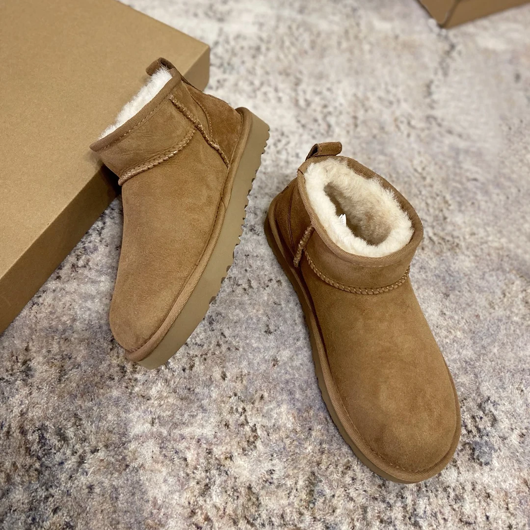 Женские зимние сапоги из плотного плюша на резинке