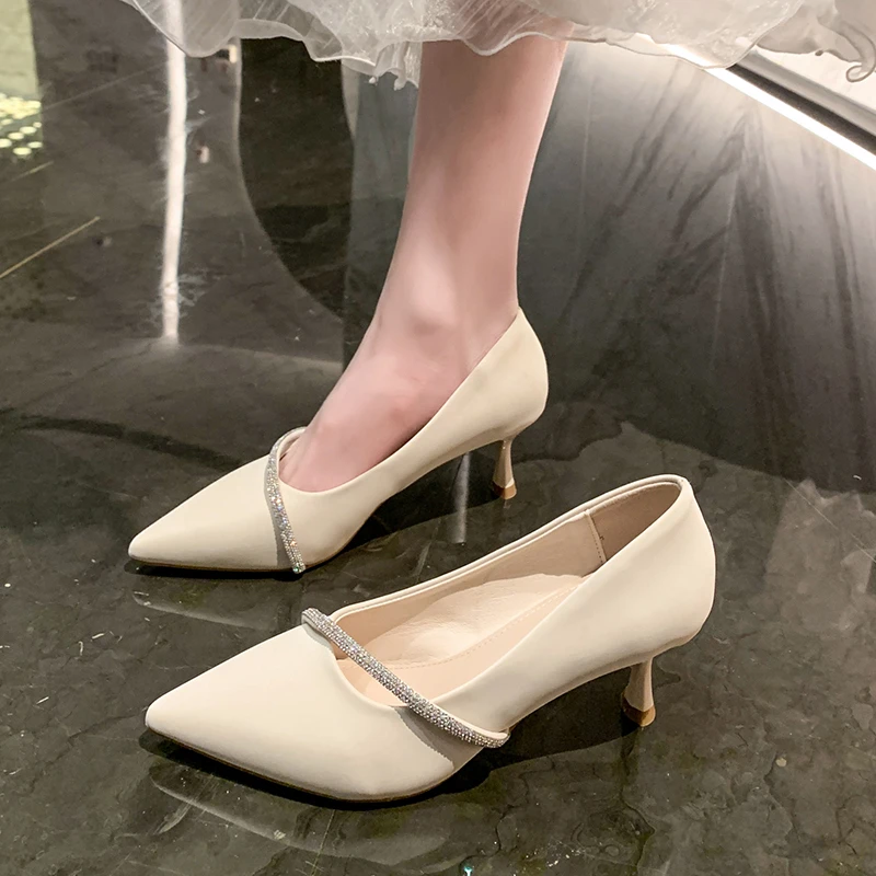 Женские туфли с косым ремешком One Word новые на высоком каблуке подходящие ко всему