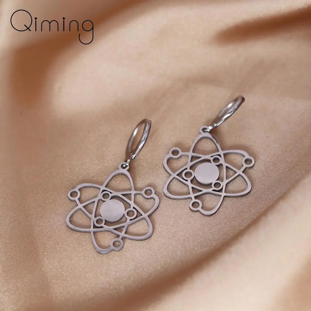 Женские серьги-кольца с Atom и углеродом