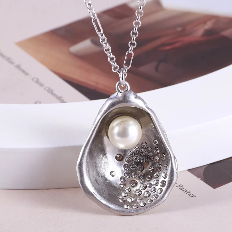 

Personality creative retro shell design long necklace