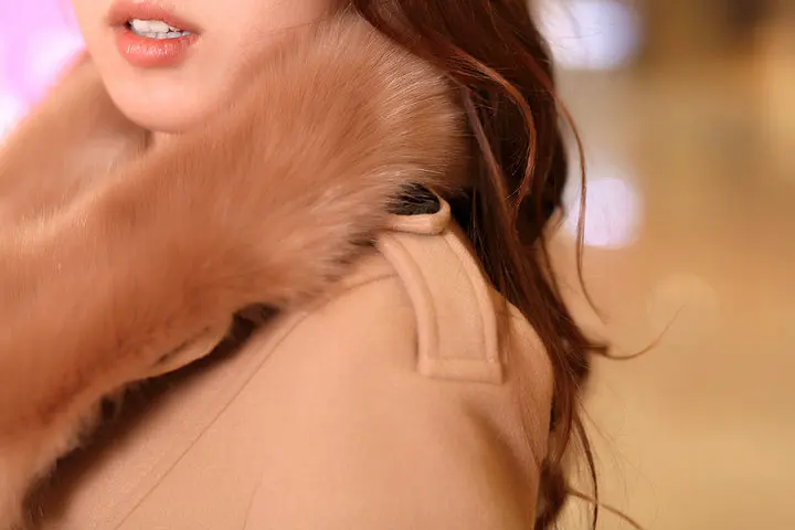 Fashion Women's Faux Fur Collar Solid Trench Coat Lady Slim Double Breasted Woolen Jackets Coat Autumn Winter Female Outwear images - 6