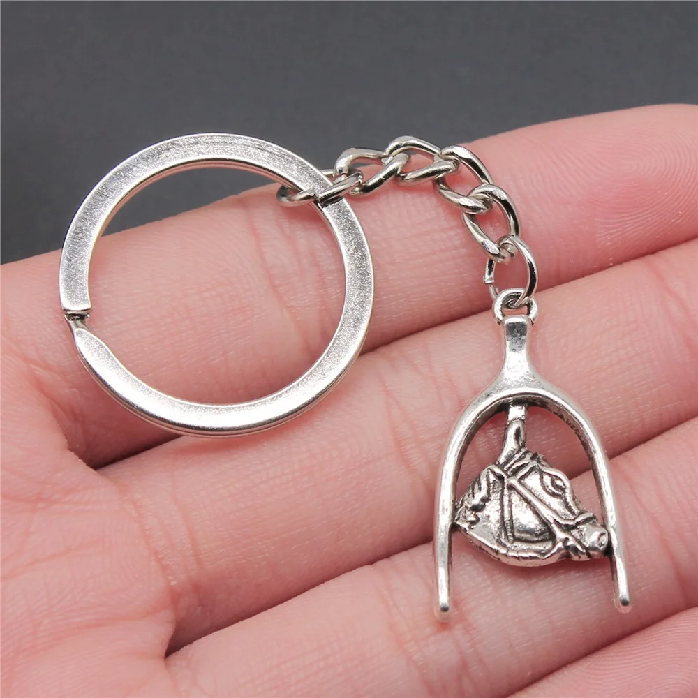 

Прямая поставка, брелок в форме подковы в стиле ретро серебряного цвета, 30x17 мм, сувениры, подарок