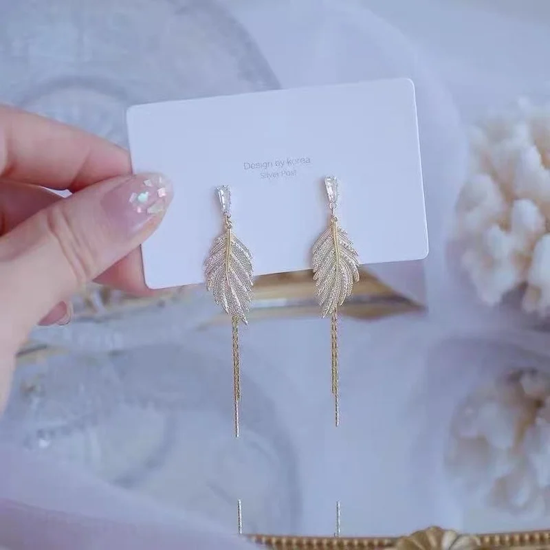 

Exquisite Design Gold Leaf Tassel Stud Earring for Women Gold Micro Pave Zircon Earring Bohemia Jewelry Accessories