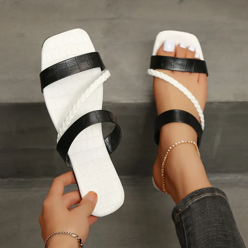 Summer 2022 Large Size Slippers Women's Woven Flat-heeled Fashion Slippers Europe Cross One Word Two Wear Beach Sandals Female