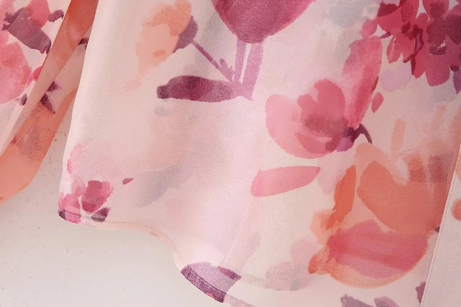 Женская рубашка с цветочным принтом на пуговицах длинным рукавом