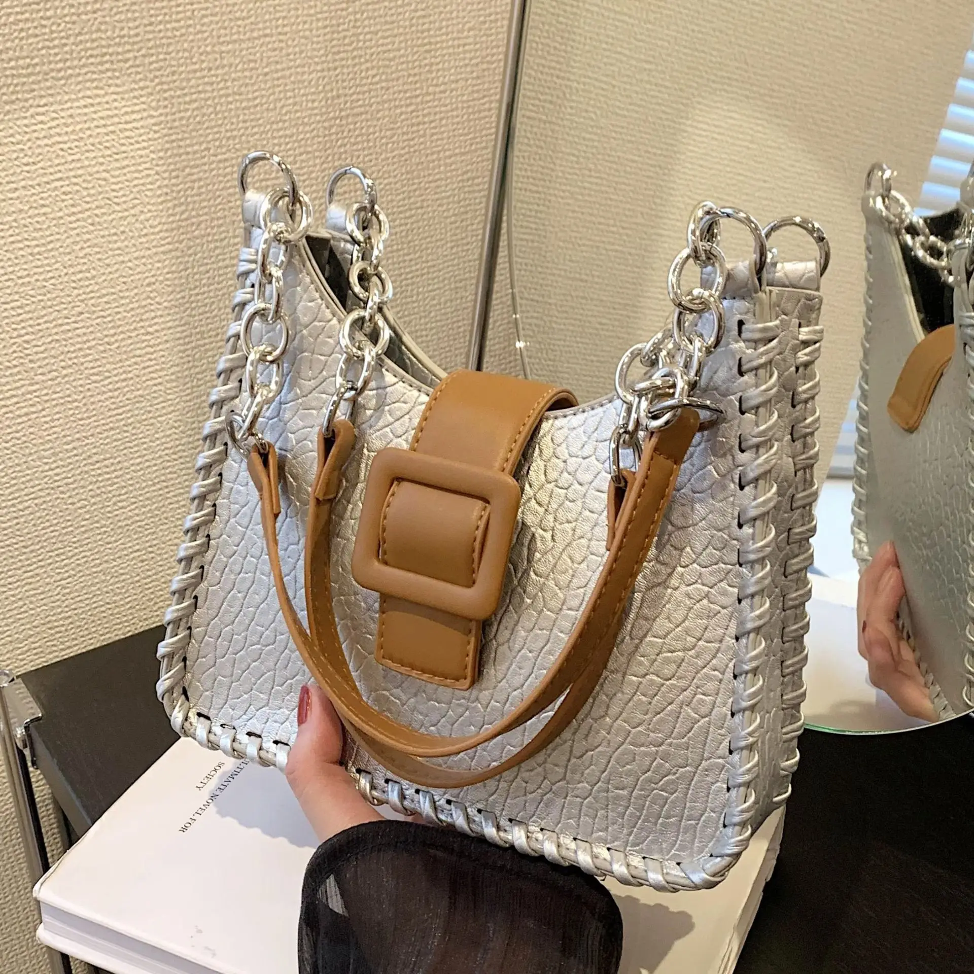 

Contrast Color Underarm Shoulder Bags 2023 New Large Capacity Ladies Commuting Handbags Fashion Women's Leather Bags