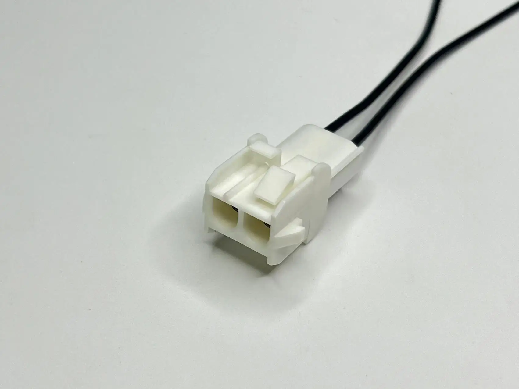 TE Universal Mate-N-Lok 6 35 мм кабель 350778-1 с разъемом 350570-3 2P на полке быстрая доставка