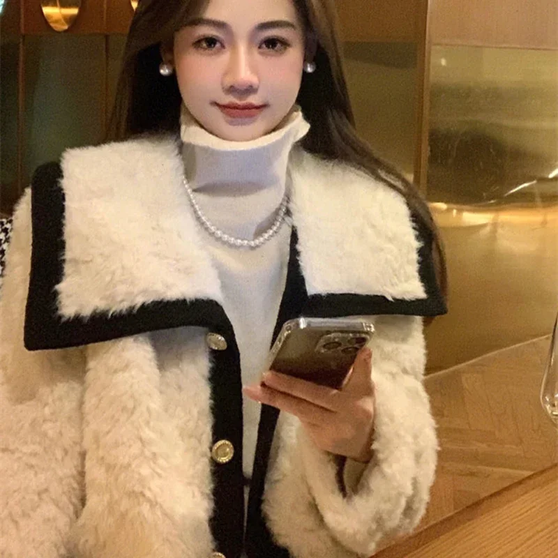 Женская пушистая куртка из искусственного меха ягненка с матросским воротником