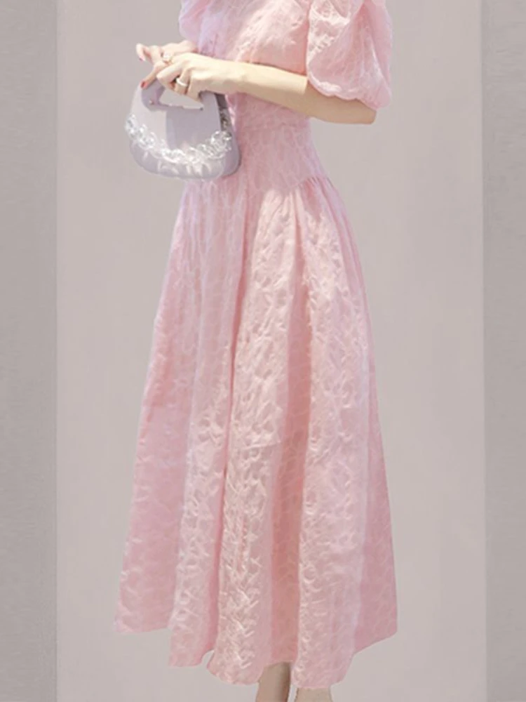 Рисунок 4 - Женское приталенное платье в западном стиле