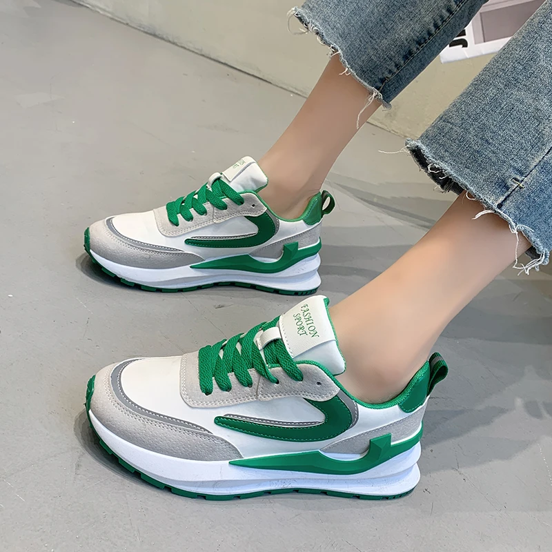 2022 New Spring and Autumn Ladies Black and White Retro Thick Sole Casual Sneakers Women's Casual Sneakers Large Size 35-44