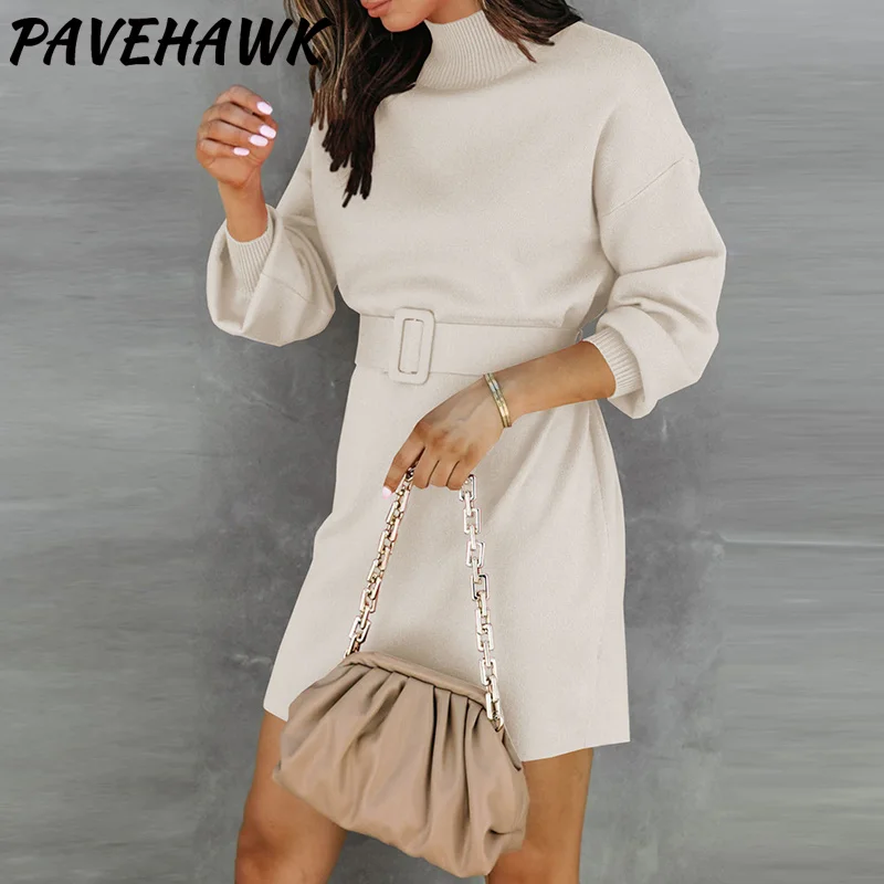 Женское трикотажное платье-свитер с длинным рукавом и высоким воротником -