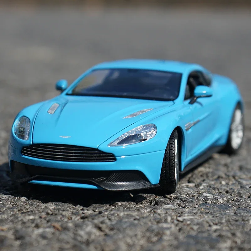 WELLY 1:24 Aston Martin VANQUISH V12 модель автомобиля Supercar из сплава Литые и игрушечные