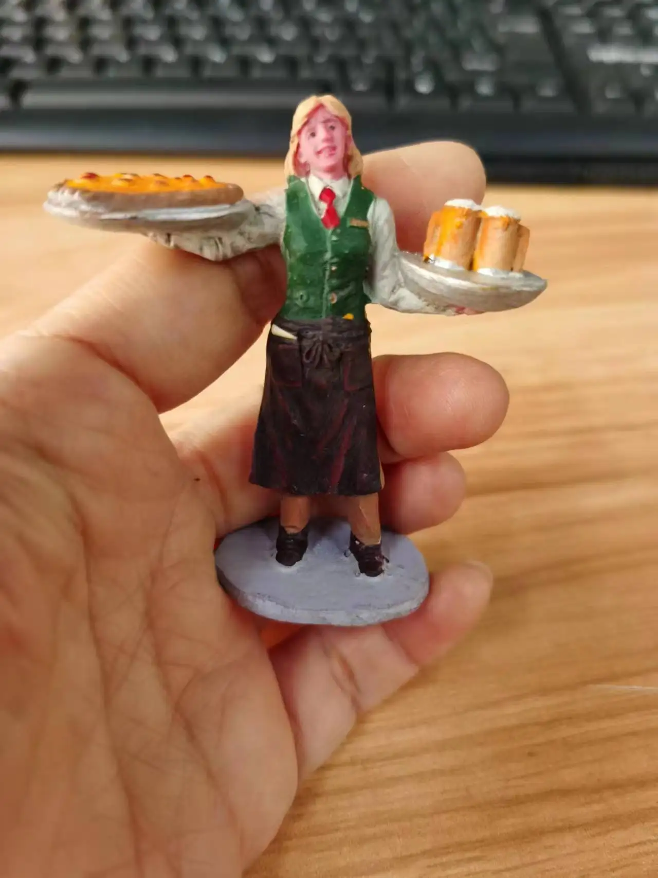 

Resin figure mental psychological sand table game box court therapy waitress