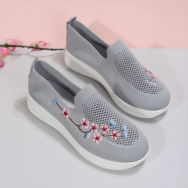 Women's sports shoes Mesh breathable flower comfortable round toe low top single shoe Women's Lefu shoes Mom's Shoes Size 35-43