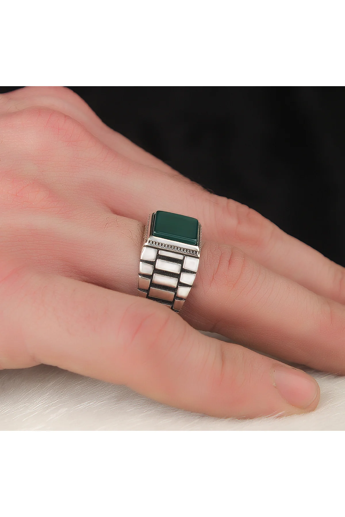 

Мужское кольцо из серебра с искусственным агатом