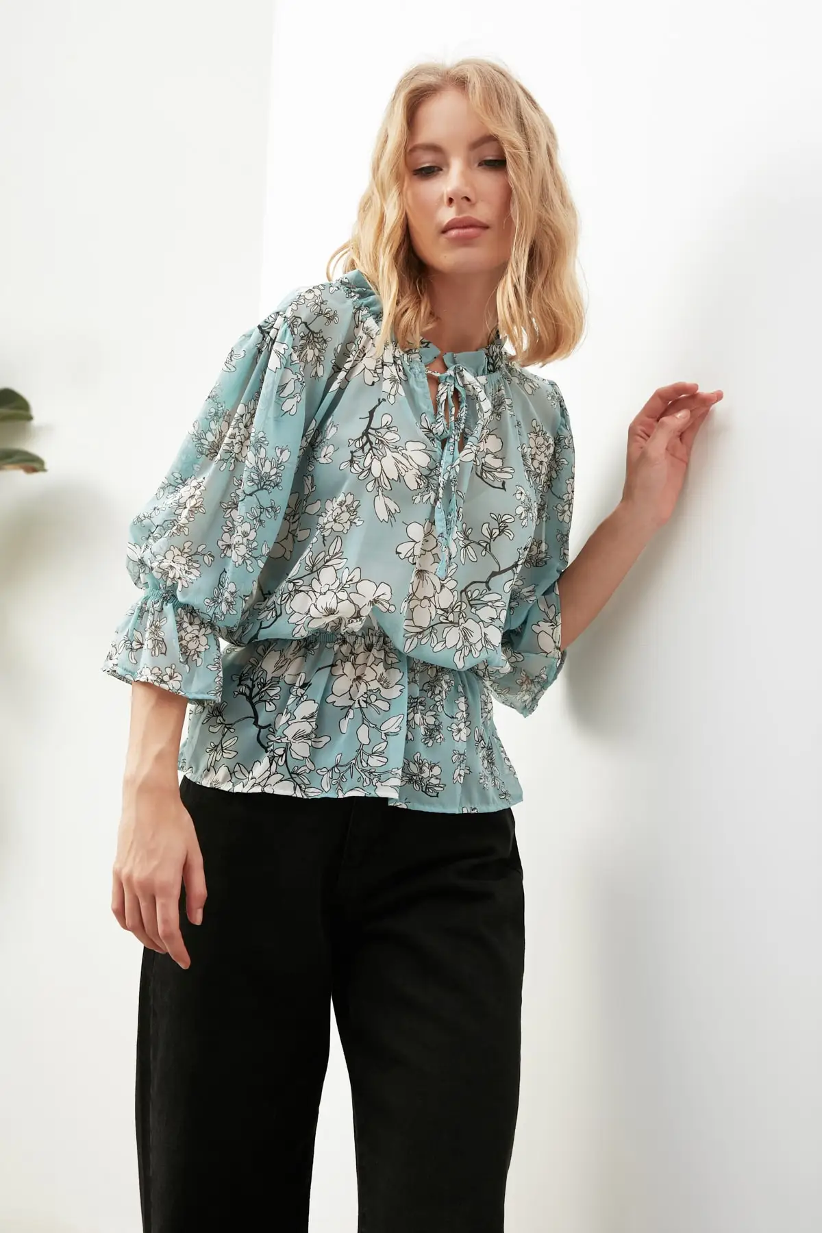 

Trendyol Büzgülü Woven Bluz TWOAW22BZ1310
