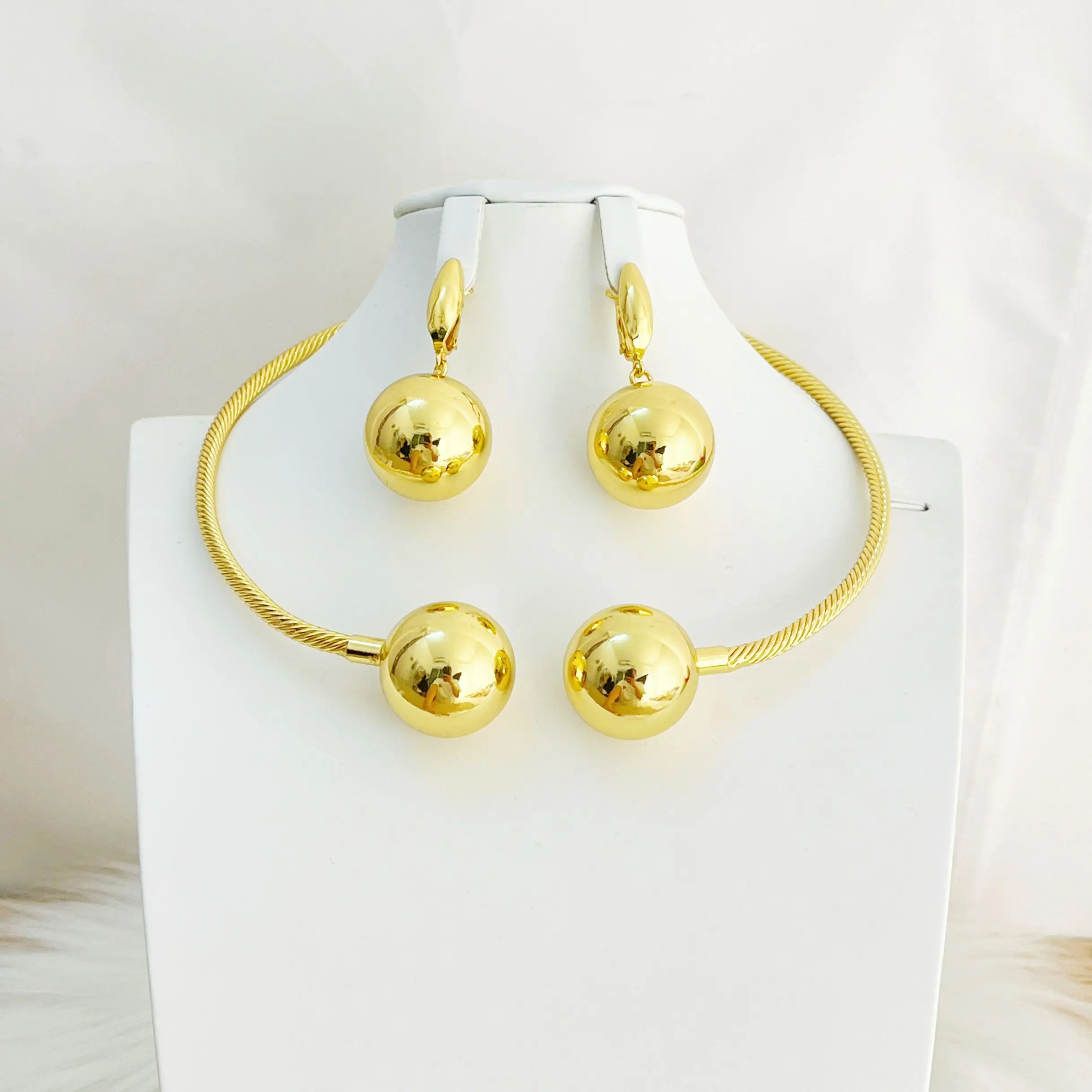 

Gold Colour Plated Necklace Earring Set Beautiful Fashion Trend Sweet Romantic Party Wedding
