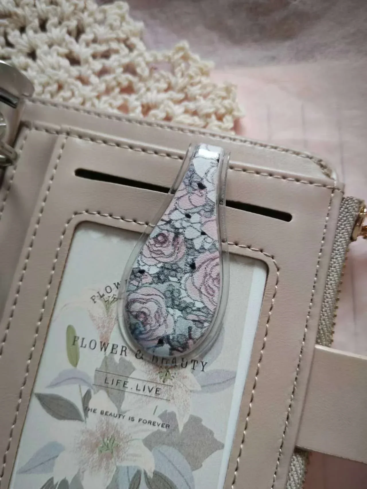 

Магнитная закладка ПВХ с цветочным принтом