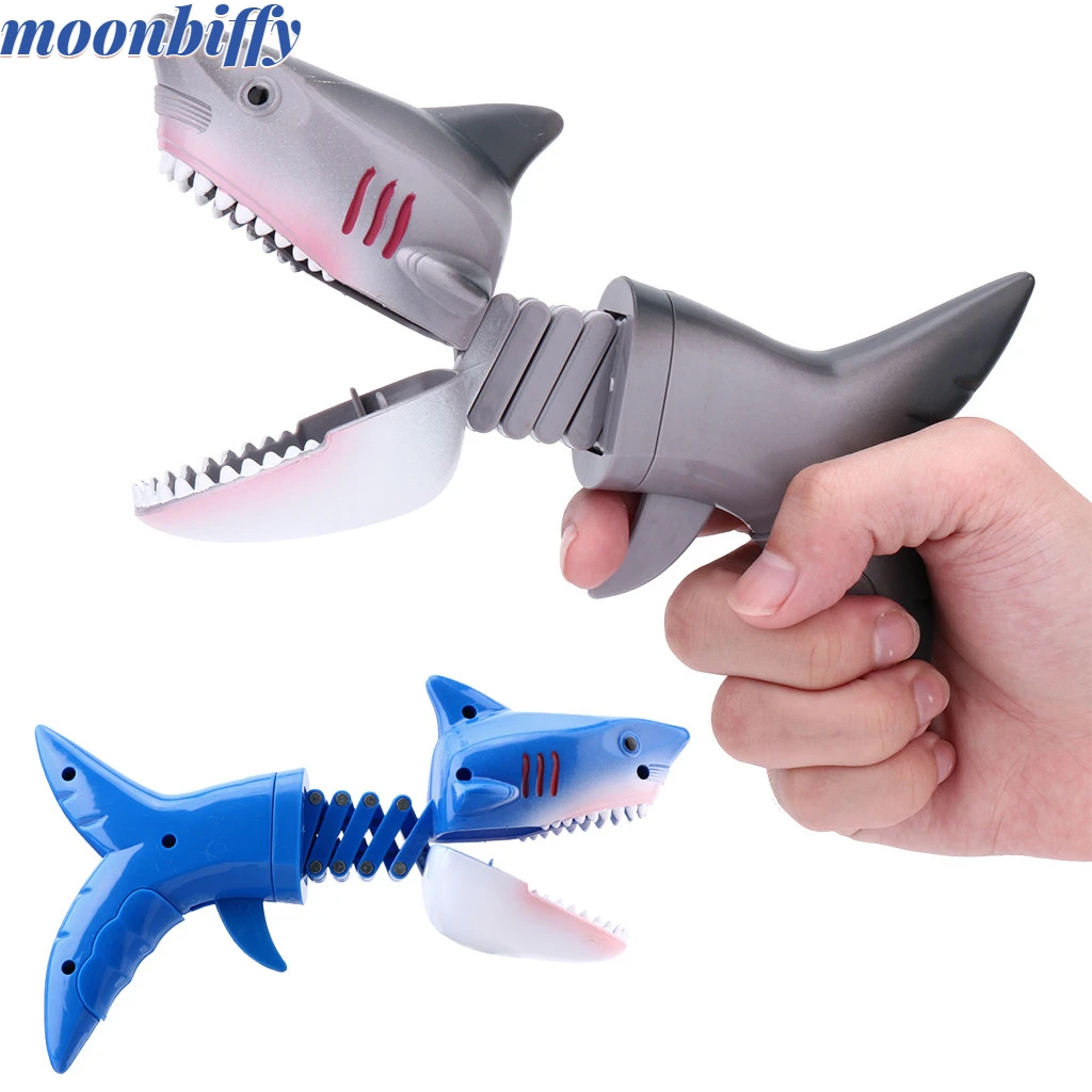 

Prank Funny Spoof Shark Telescopic Spring Manipulator Clip Bite Hand Dinosaur Prank Parent-child Interaction Toys Cool Stuff