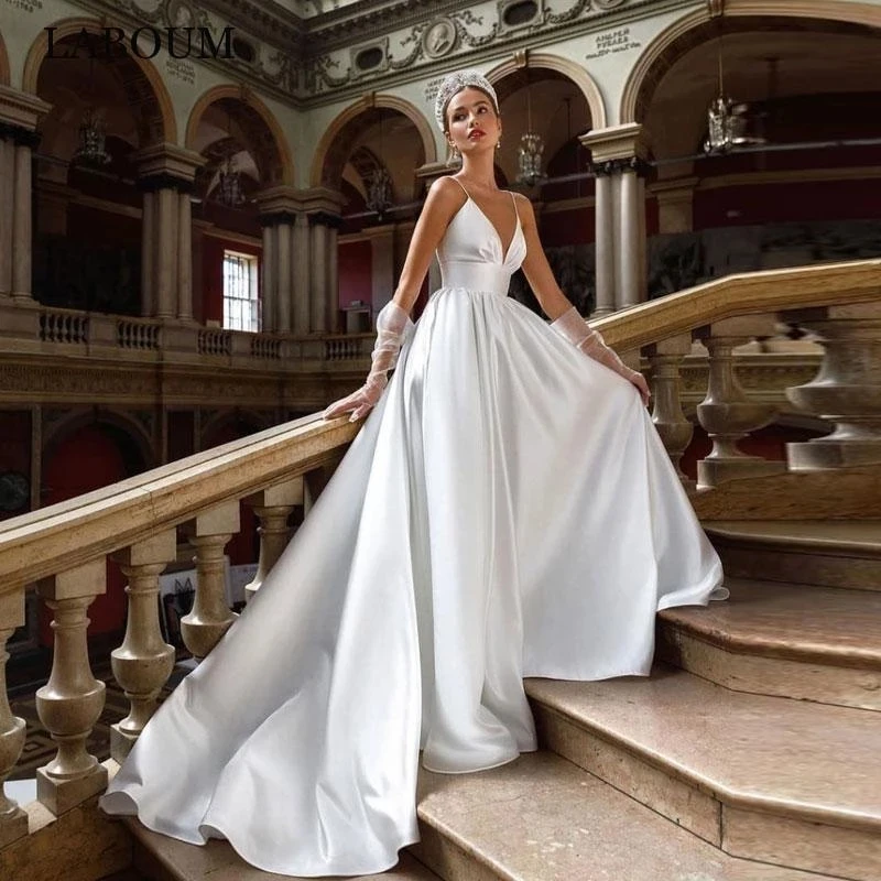 

Satin Simple Women's Bridal Dresses Slim Strap Sweetheart Sleeveless Wedding Gowns Beach Church Beach Formal Party 2023 Robe De