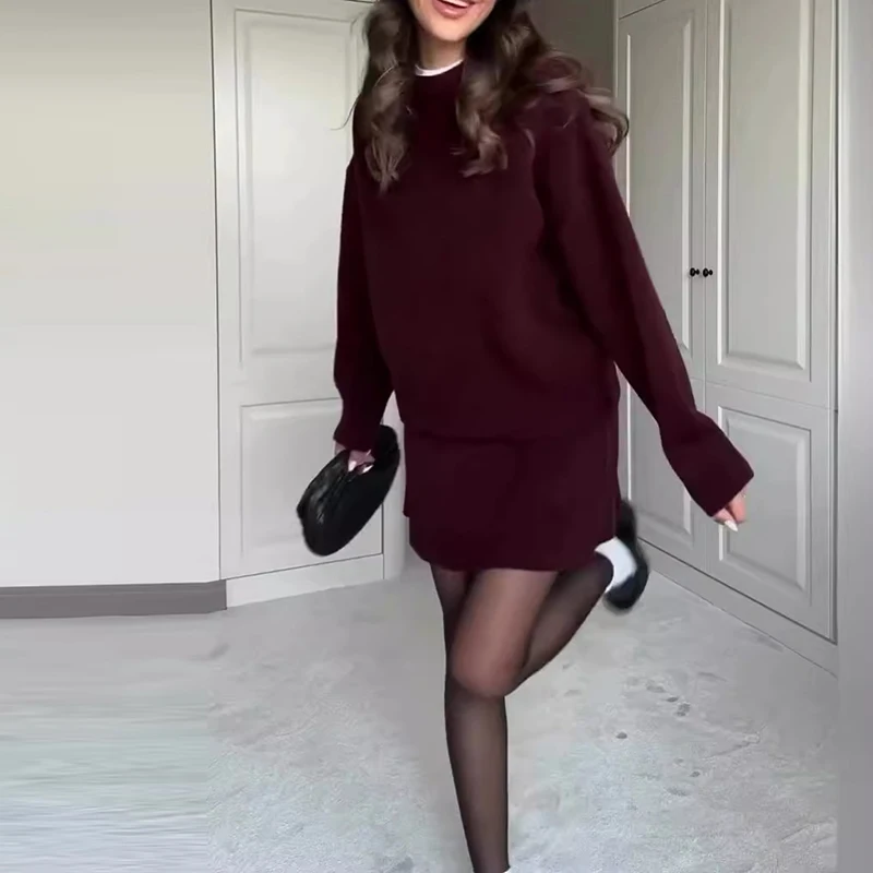 Женский вязаный комплект из двух предметов