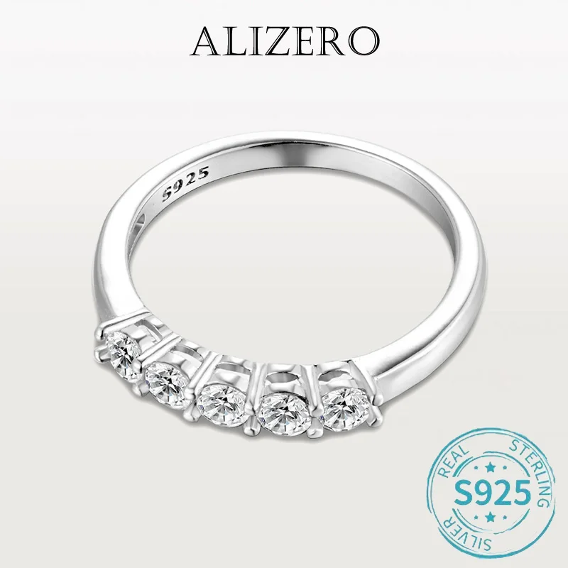 Женское кольцо из серебра 925 пробы с муассанитом 3-4 мм