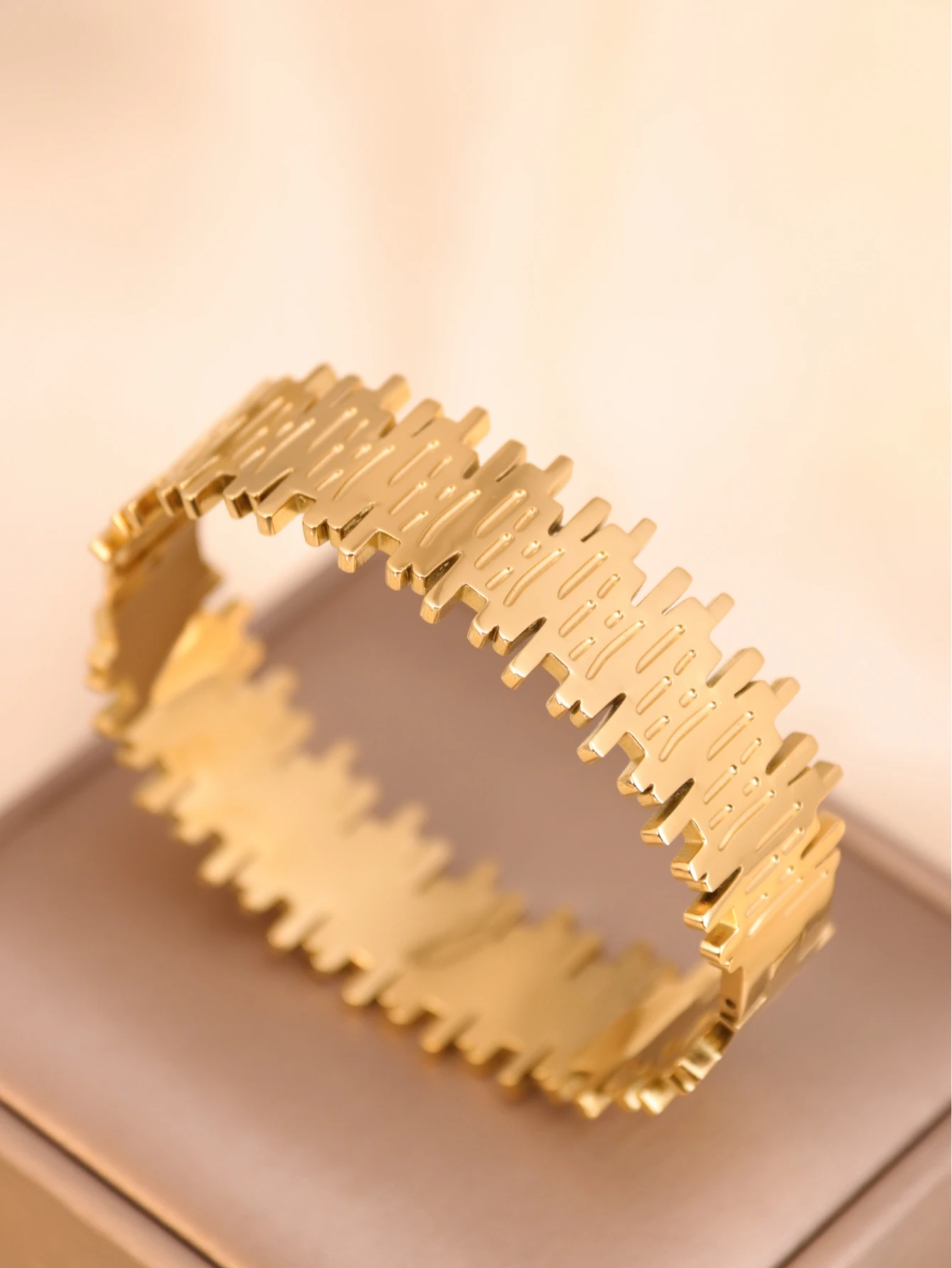 Модный женский браслет из титановой стали