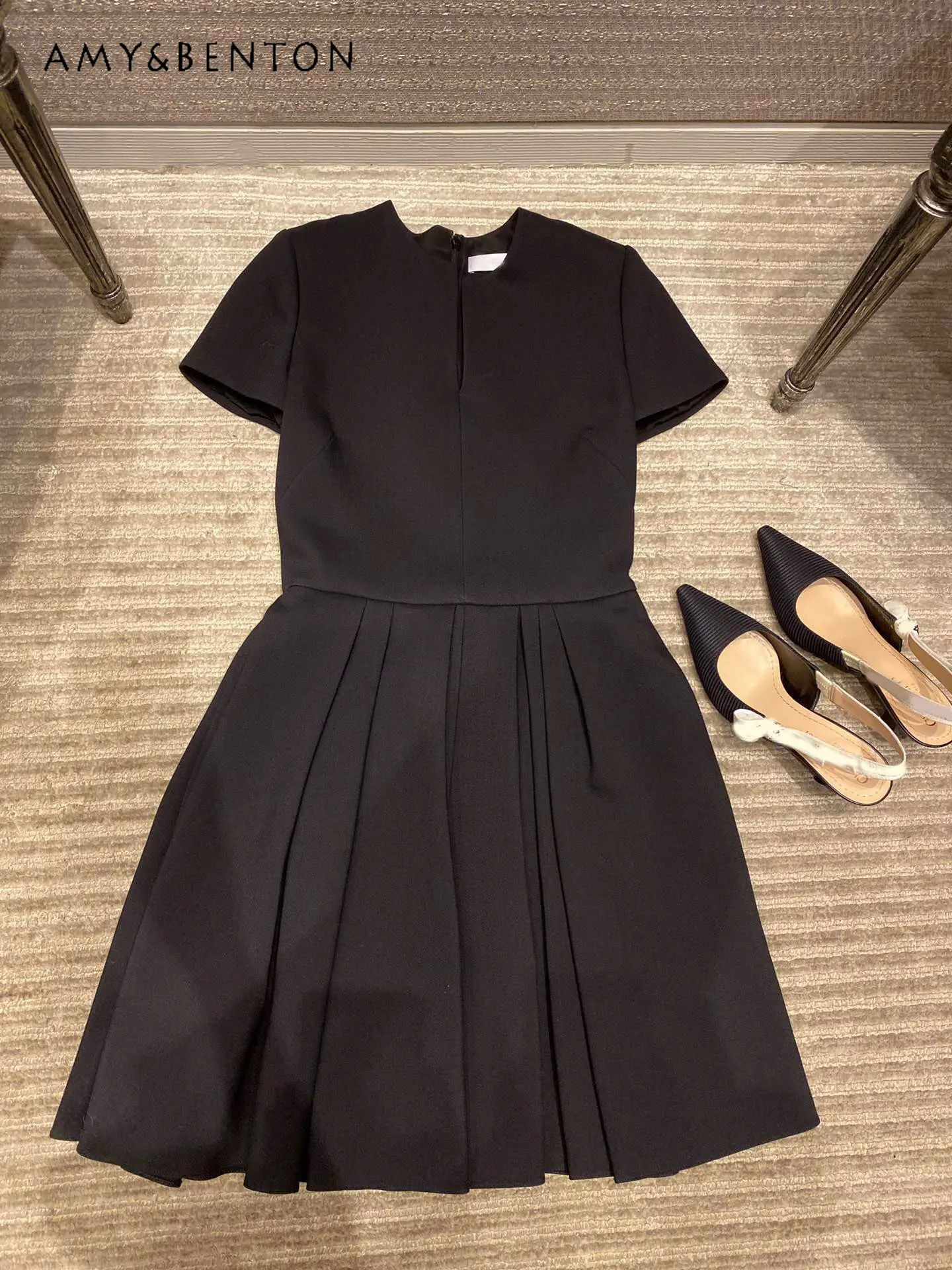 French Retro Hepburn Style Elegant Short Sleeve Dress Women's Summer 2023 New Slimming Waist Little Black Short Dress
