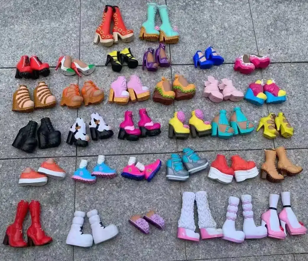 Многосуставная кукла с аксессуарами