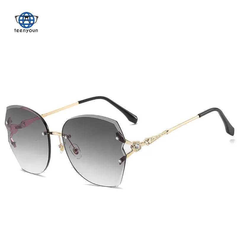 

Teenyoun New Rimless Sunglasses Punk Diamond Rimmed Glasses Shades Fashion Gradient Sun Glasses Women