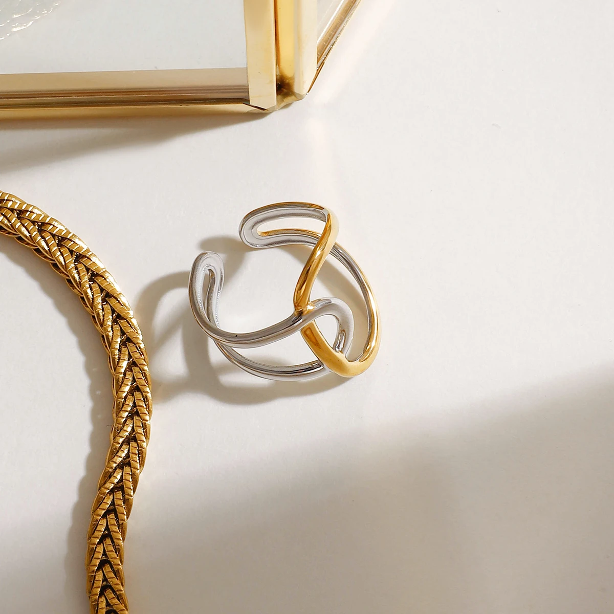 Женское кольцо с PVD-покрытием