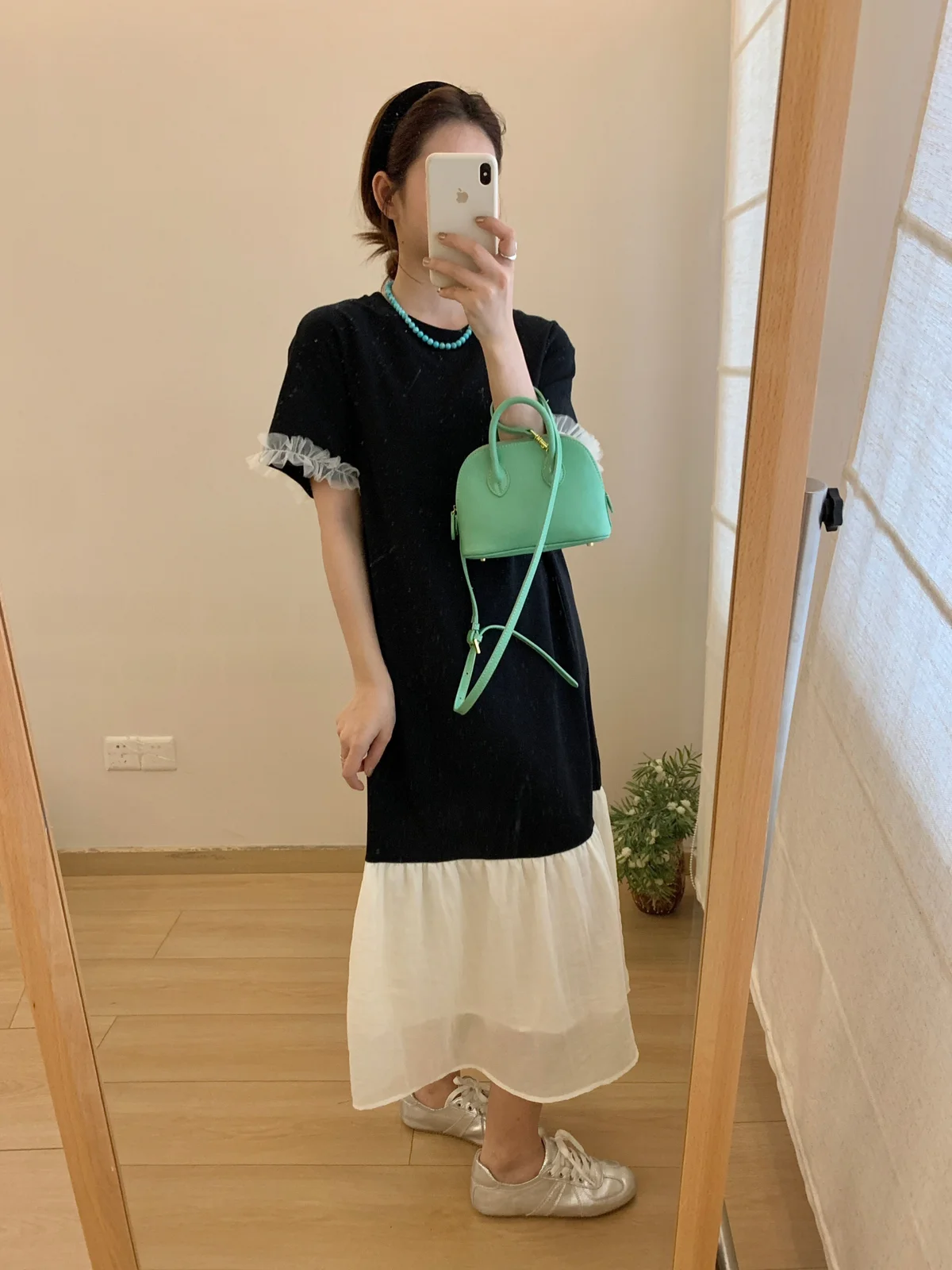 Женское кружевное платье средней длины в стиле ретро