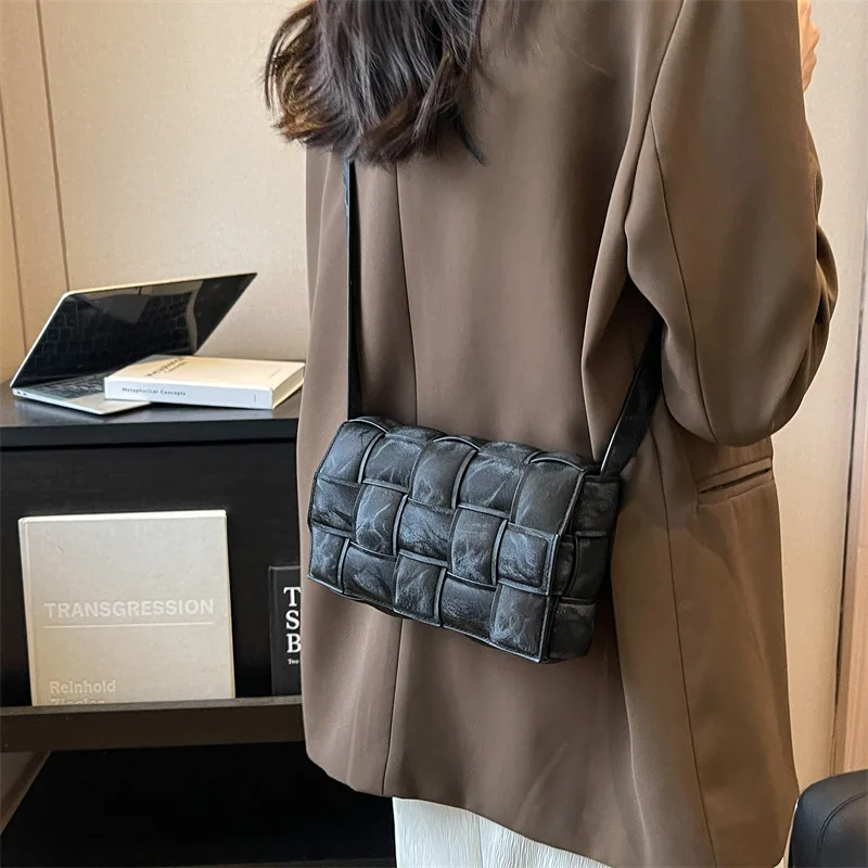 Women Crossbody Bags 2023 New Versatile INS Retro Weave Knitting Green Rose Red Shoulder Purses Handbags