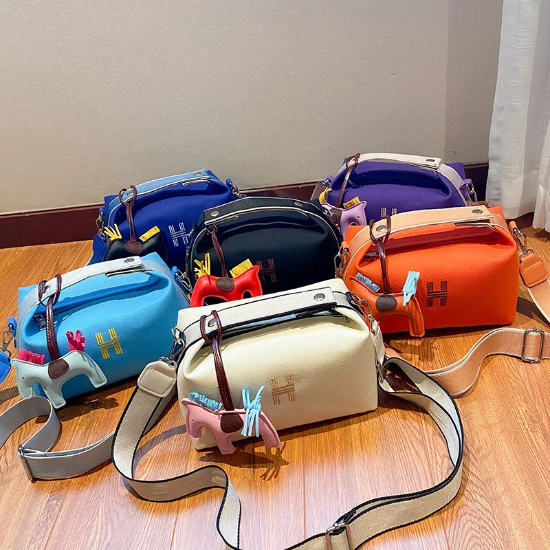 

Letter Embroidery Canvas Crossbody Bag for Women Luxury Trend Pu Leather Designer Brand Shoulder Bag Beach Travel Feminine Purse