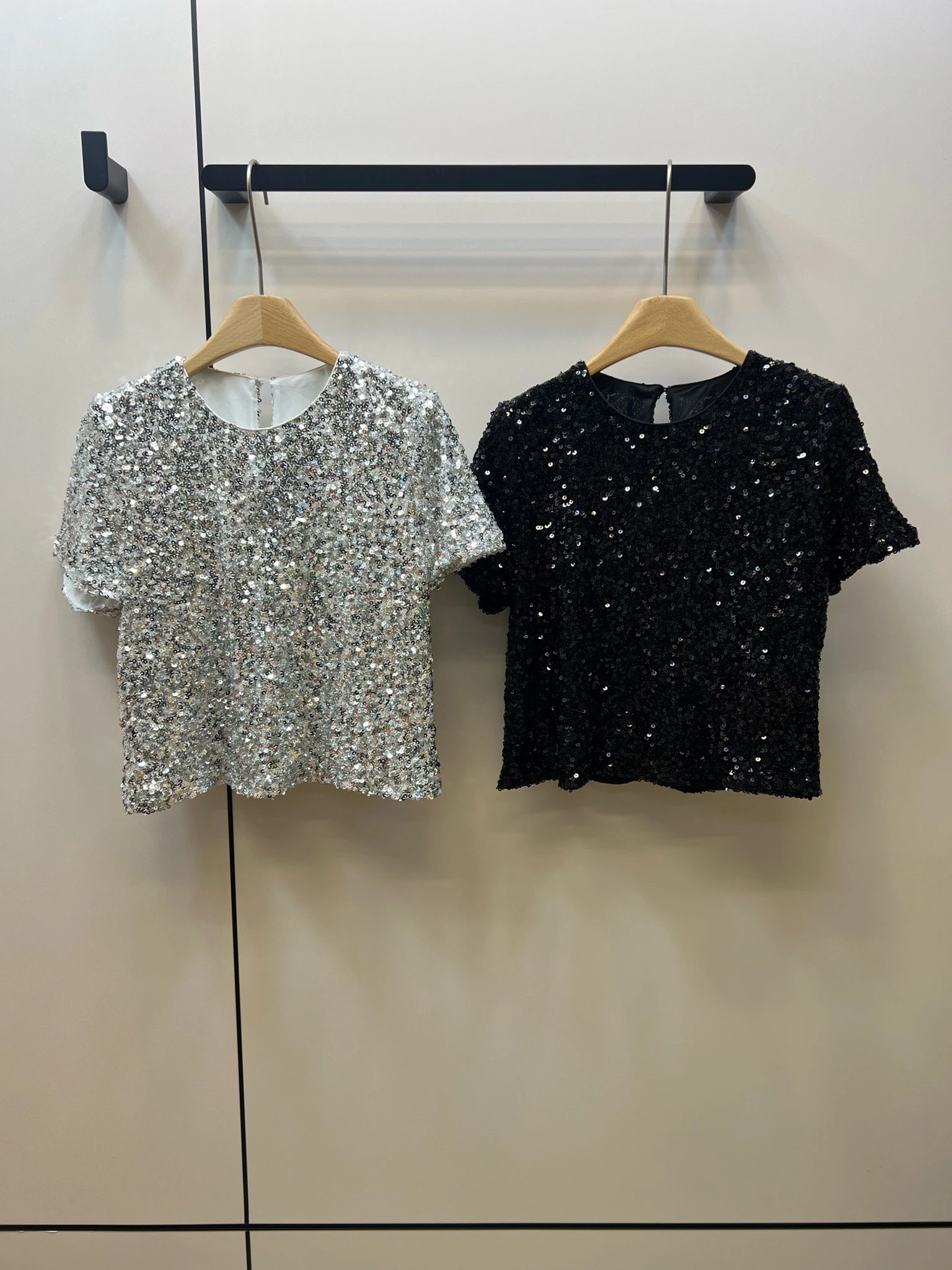 

Sequin short-sleeved top intimate comfortable not tied elegant and delicate beauty temperament age reduction everything