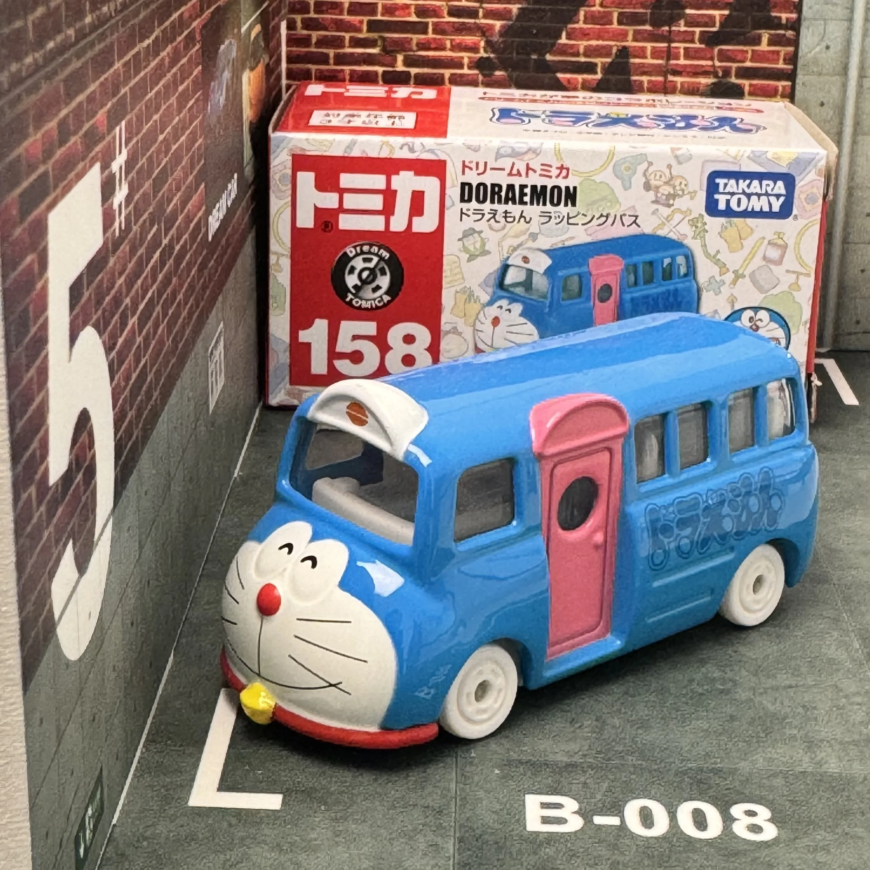 Фото TOMY TOMICA Dream Alloy Car No 153 Doraemon Модель автобуса Миниатюрный автомобиль Игрушечный маленький автомобиль Коллекционный винтажный дорожный автомобиль Подарки №3
