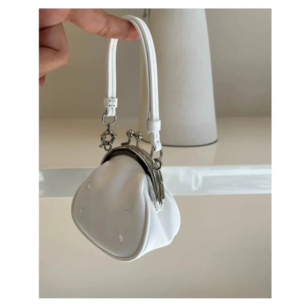 

Spring 2023 New Fashion Mini Cute Bags Design Clip Handheld Bag Party Handbags