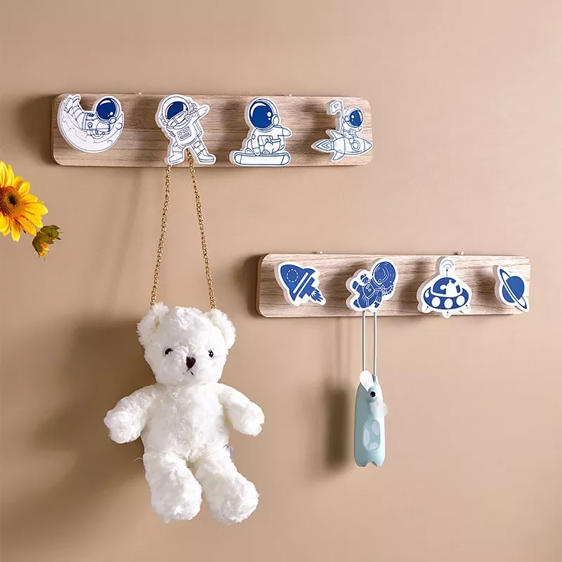 

Wooden Astronaut Coat Hook Wall Hooks Cute Room Decor Hangers Organizers Storage Rack Home Decoration Accessories Key Holder