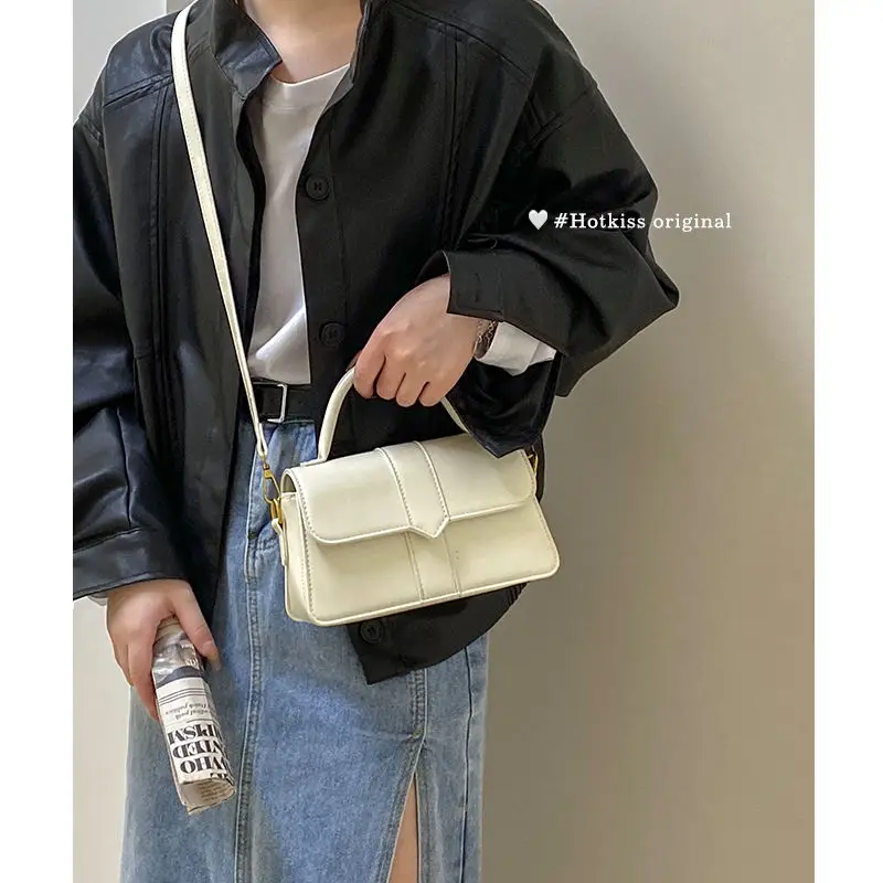 Senior Sense of Niche Design Bag Female 2022 New Autumn and Winter Shoulder Crossbody Bag Retro Joker Portable Small Bag.