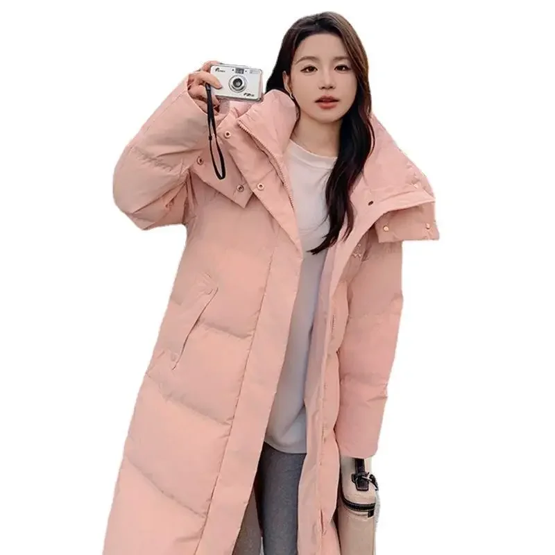 Розовое пуховое пальто с капюшоном средней длины новый стиль 2023 Wang Lili такая же