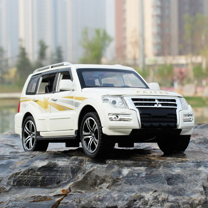

1:32 Mitsubishi PAJERO SUV модель автомобиля из сплава, литая металлическая игрушка, внедорожник, коллекция, имитация звука светильник, подарок для детей