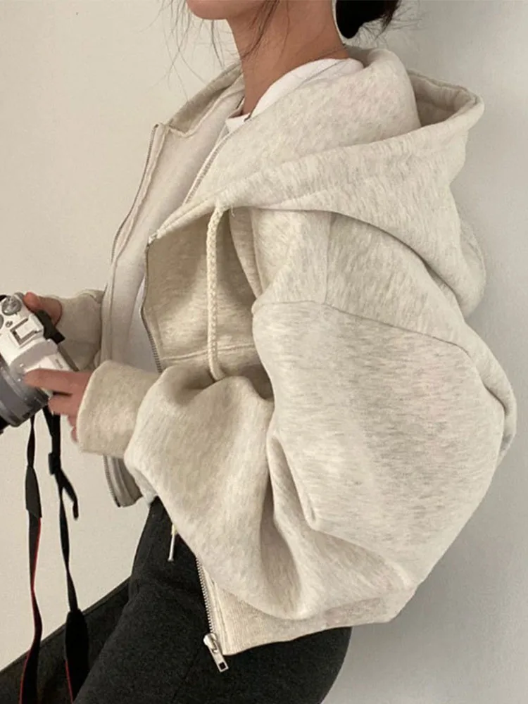 Женский Укороченный свитшот на флисовой подкладке темно-синий утепленный с