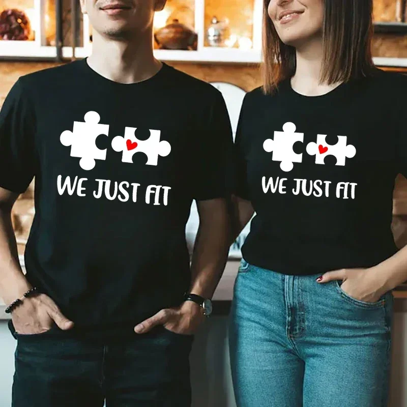 Футболка с надписью We Just Fit для влюбленных пазлов