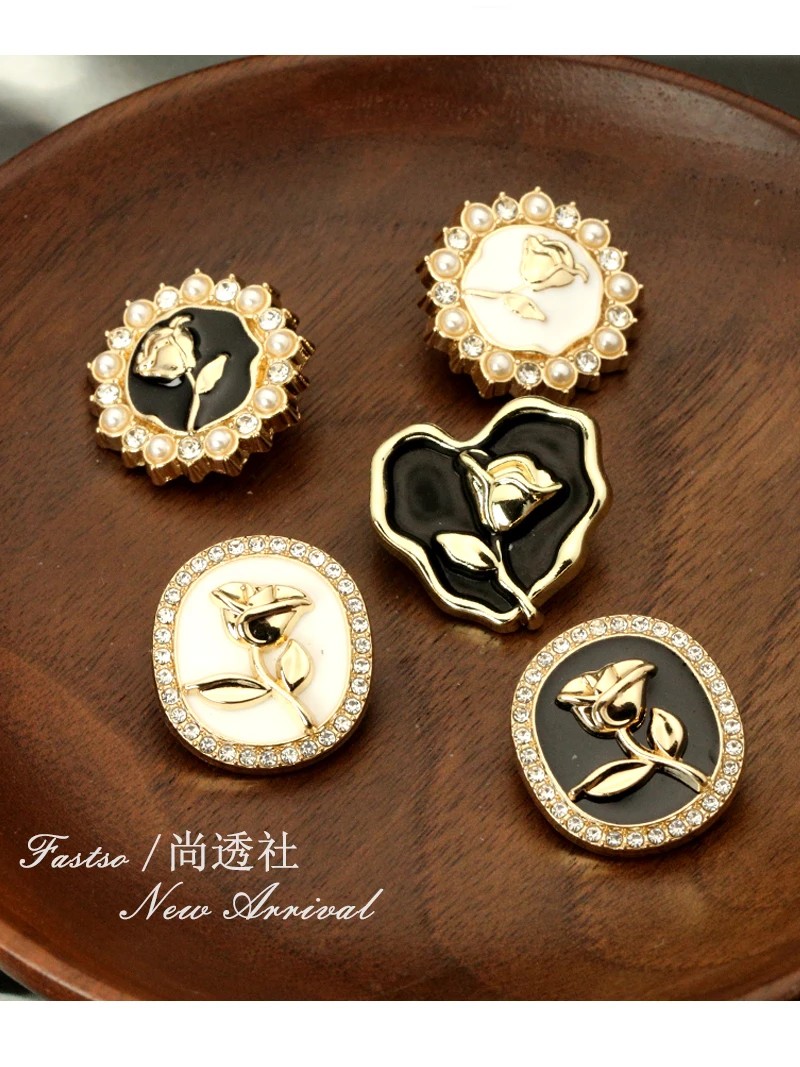 

3pcs Fashion HeartPearl Rhinestone Metal Buttons for Women Suits Sweaters Cardigans Clothing Decor Sewing Knitting Accessories