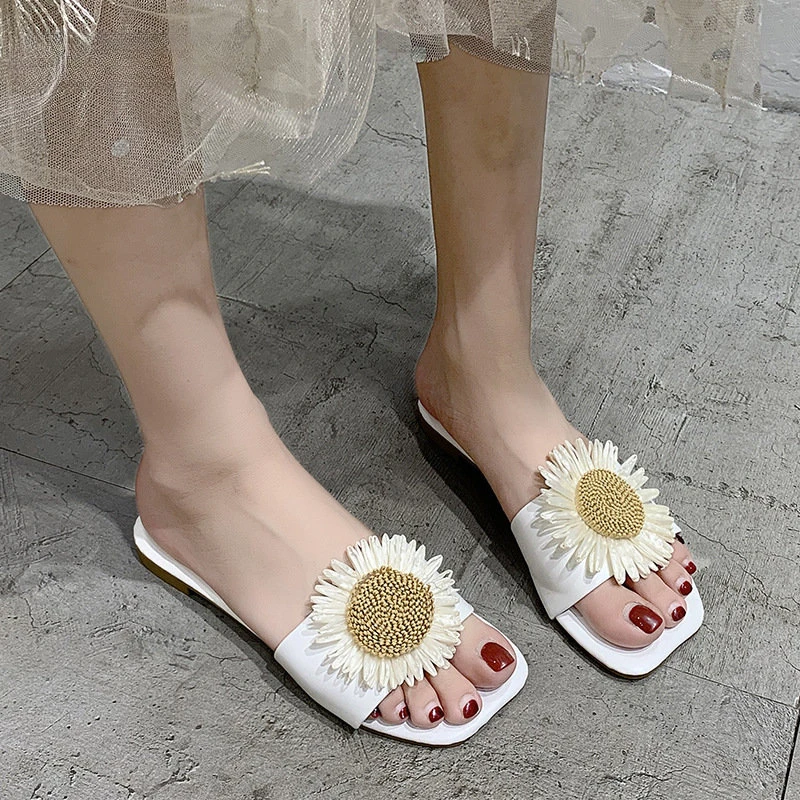 

Home Women Slippers Sandals New IN Flip Flops Luxury Flower Flat Slippers for Ladies Footwear Outside Shallow Female Slides Shoe