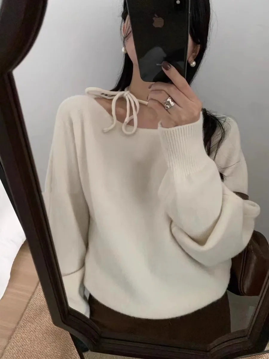 Корейская серия свитер с открытыми плечами и подвесным воротником на шнуровке
