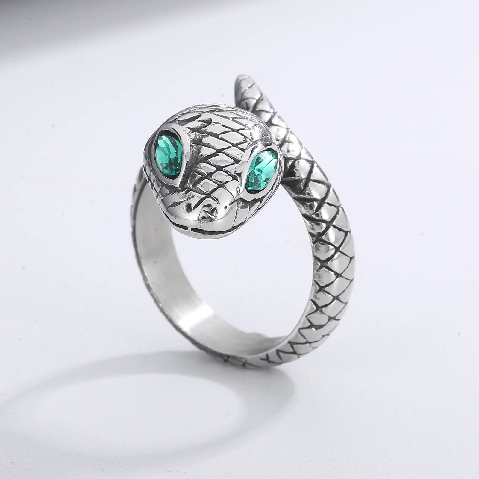

HAOYI Punk Green Eyes Snake Rings For Men Fashion Silver Color Stainless Steel Vintage Jewelry Gift