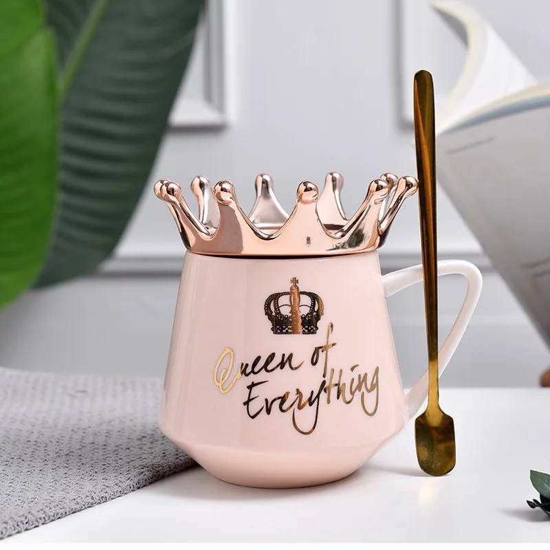 

Creative Crown Ceramic mug Cute Coffee Mug Milk Cup with spoon lids Coffee tea Cup 300ml Capacity Water Mugs X-Mas Gift